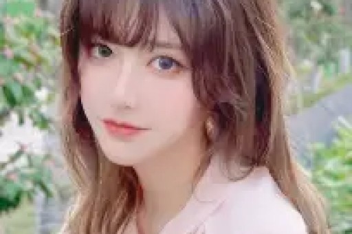法国八卦杂志：马克龙“暧昧短信”引发耳光