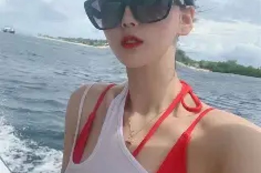 娱乐圈大瓜连环炸：黑眼圈男星疑隐瞒二胎冷巴豪车代言照常走花路