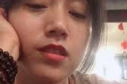 断更五个月首度发声！网红董赤赤坦言患上抑郁症遭导演恶意引导